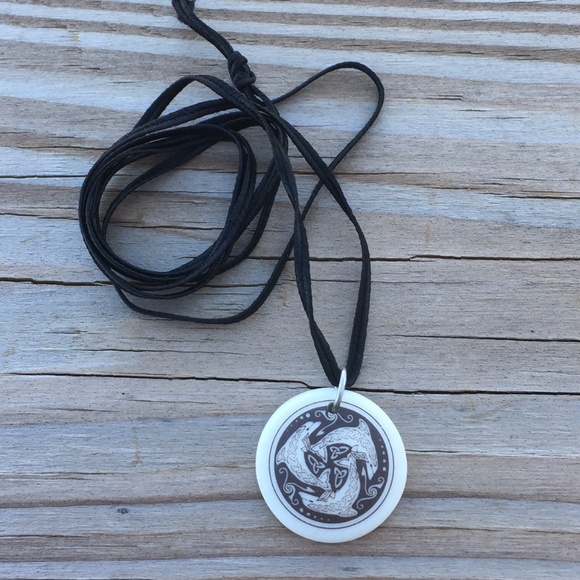 Dolphin Triskele Porcelain pendant necklace - Picture 7 of 8